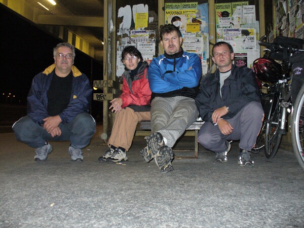 Odjezd z Prahy v no�n�ch hodin�ch