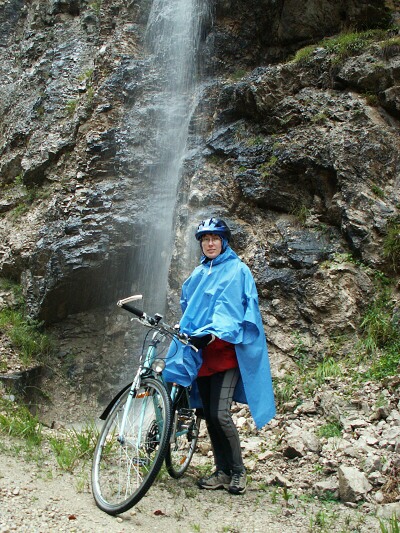 Okoln� svahy jsou po de�t�ch pln� vody