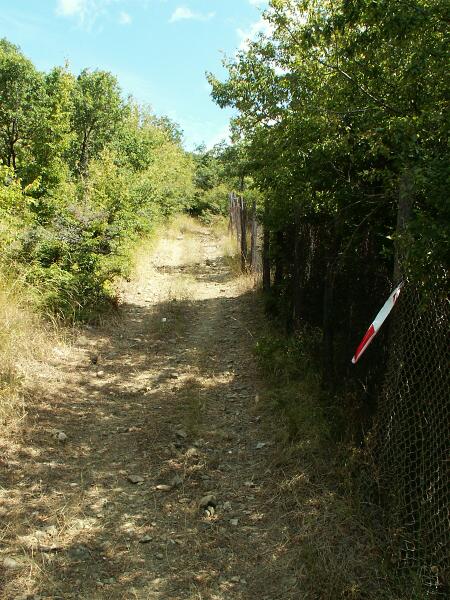 Vpravo je turistick� zna�en�, ta silonov� p�ska!