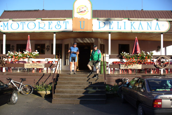 Ob�erstvovac� zast�vka u Pelik�na v Za�ov� u Ro�nova p. Radho�t�m