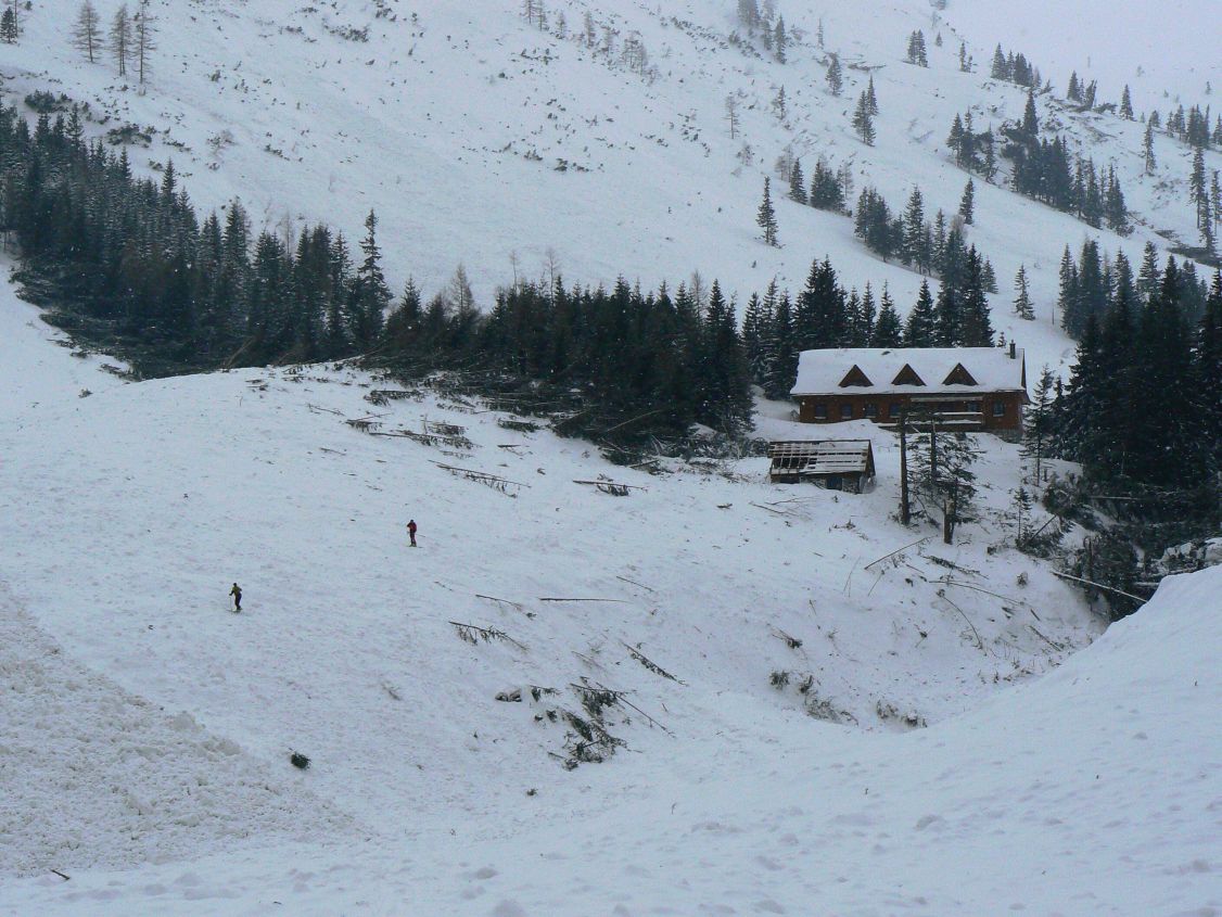 Lavina smetla t�m�� v�e!