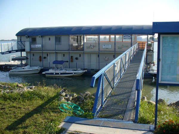 Botel Modr� �ajka - �unovo
