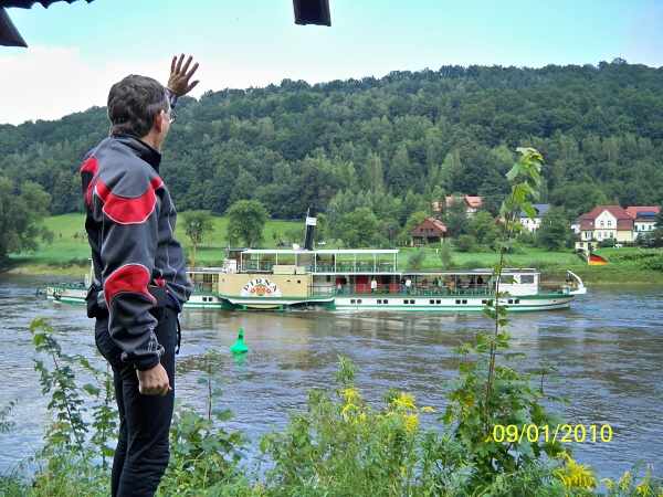 Na kole s br�chou do Hamburgu