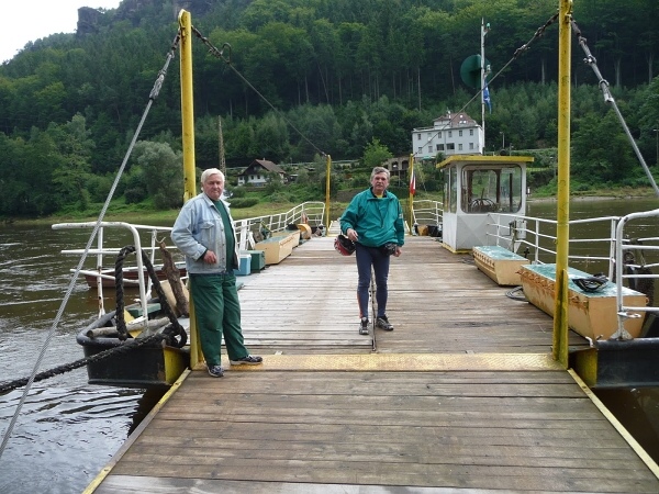 Na kole s br�chou do Hamburgu