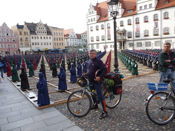 Na kole s br�chou do Hamburgu