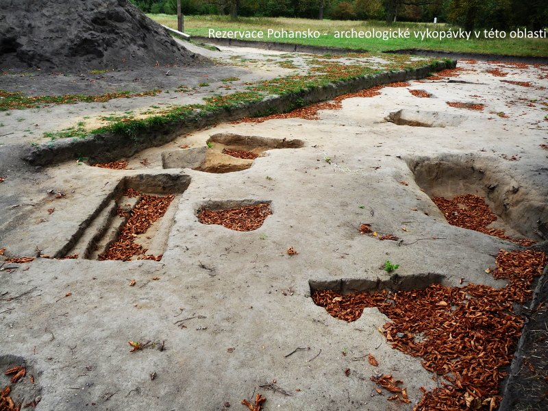 Na kole kolem vinohrad�