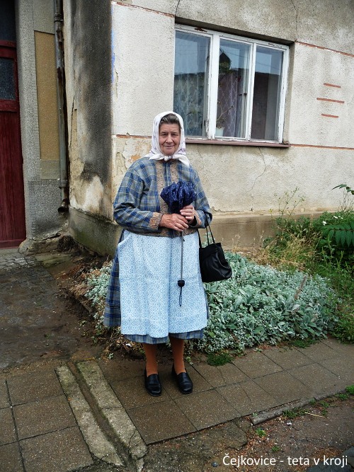 Na kole kolem vinohrad�