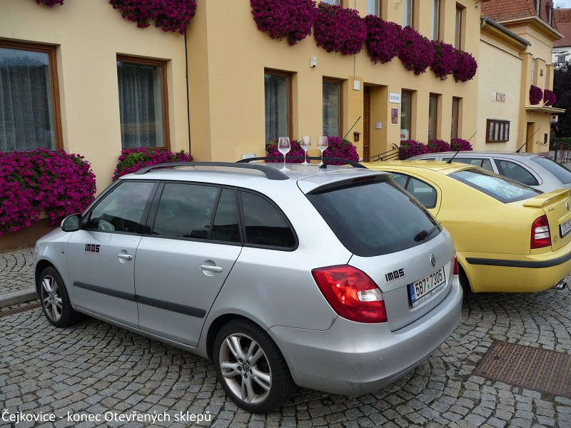 Na kole kolem vinohrad�